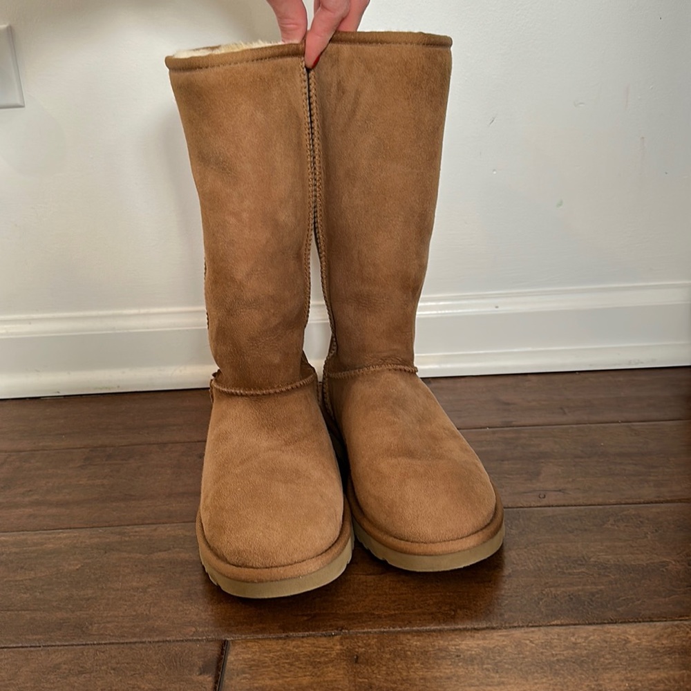 UGG Australia Eva tall chestnut sheepskin classic boots size 7